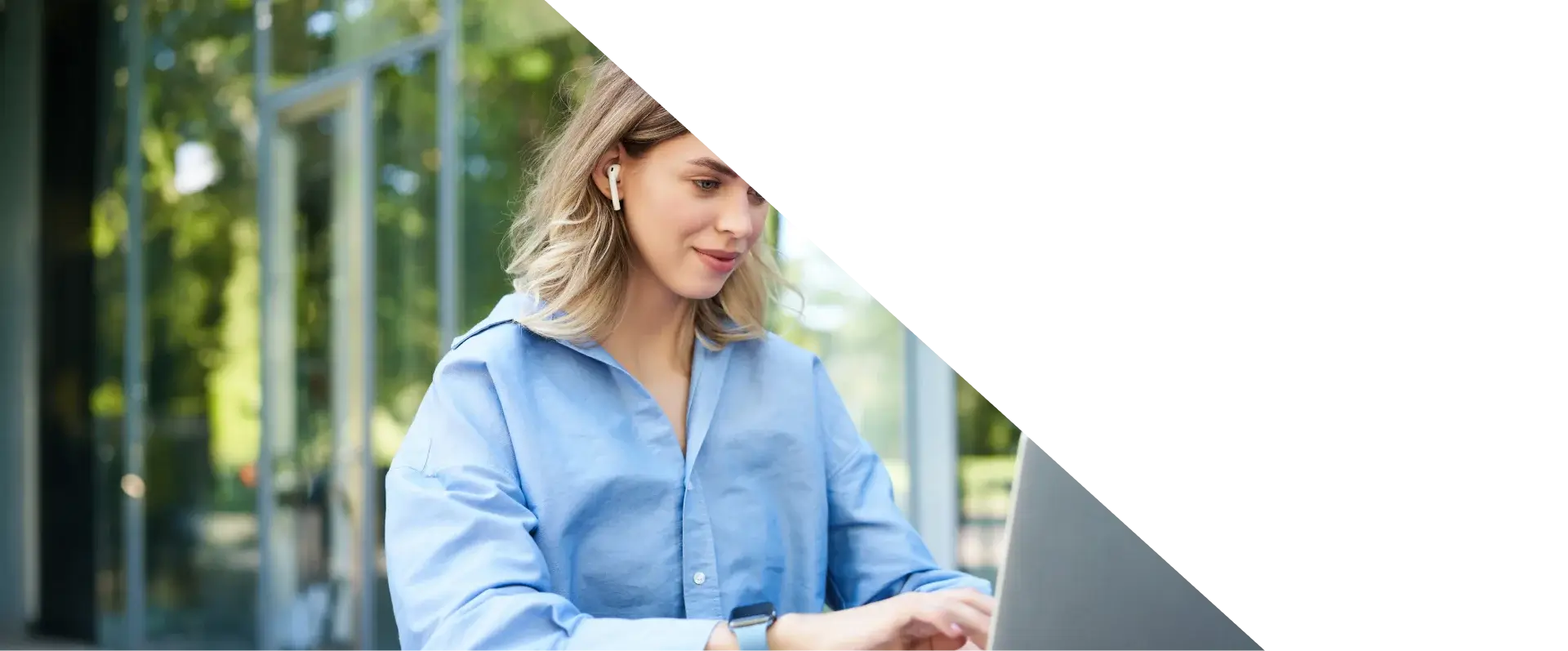 Blog-Girl-With-Laptop